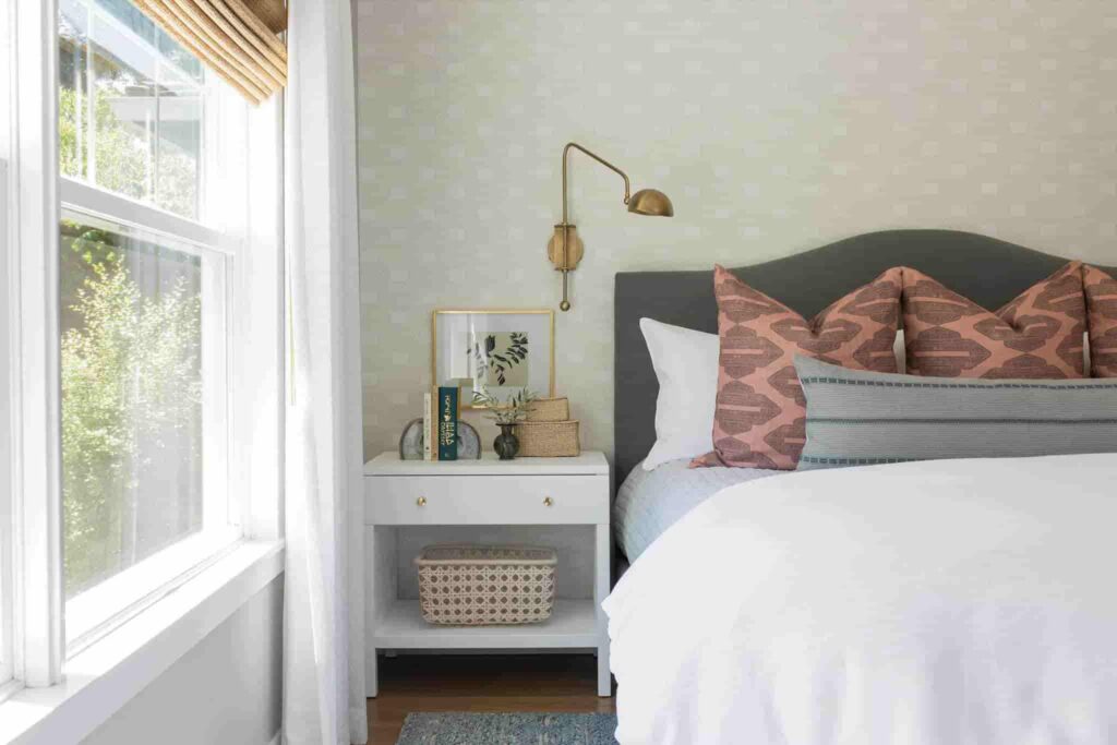 nightstand hanger