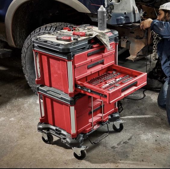 Milwaukee rolling packout for garage