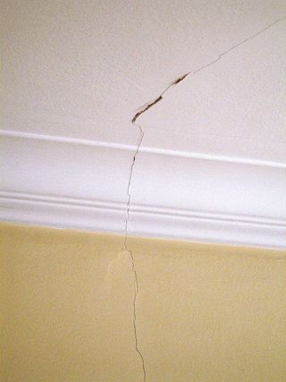 a picture showing crack from ceiling to wall