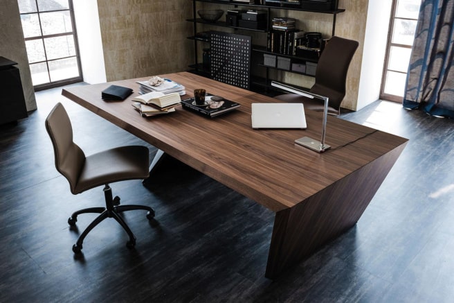 simple and minimalist desk