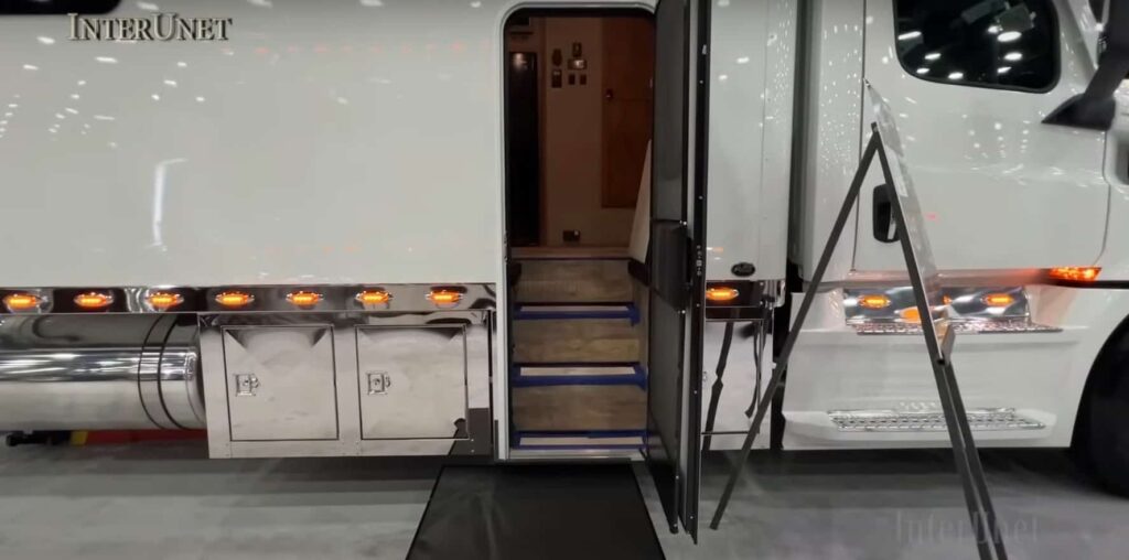 entryway of 2 bedroom super sleeper truck