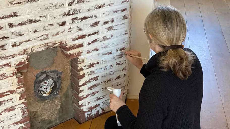 applying sealant on german smear