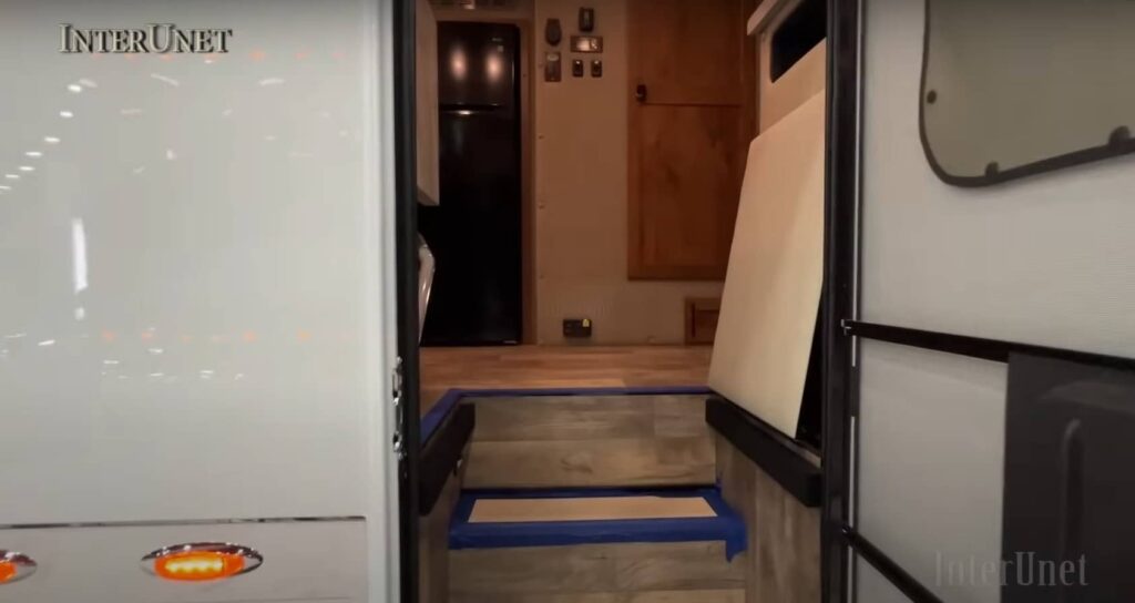 inside image of the 2 bedroom truck entryway