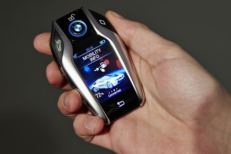 A smart key with a screen built-in