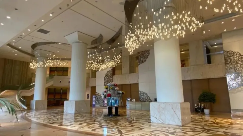 The reception of the regent building apartment complex