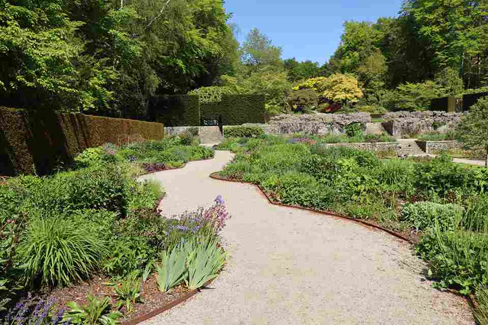 An irregular shape gravel pathway