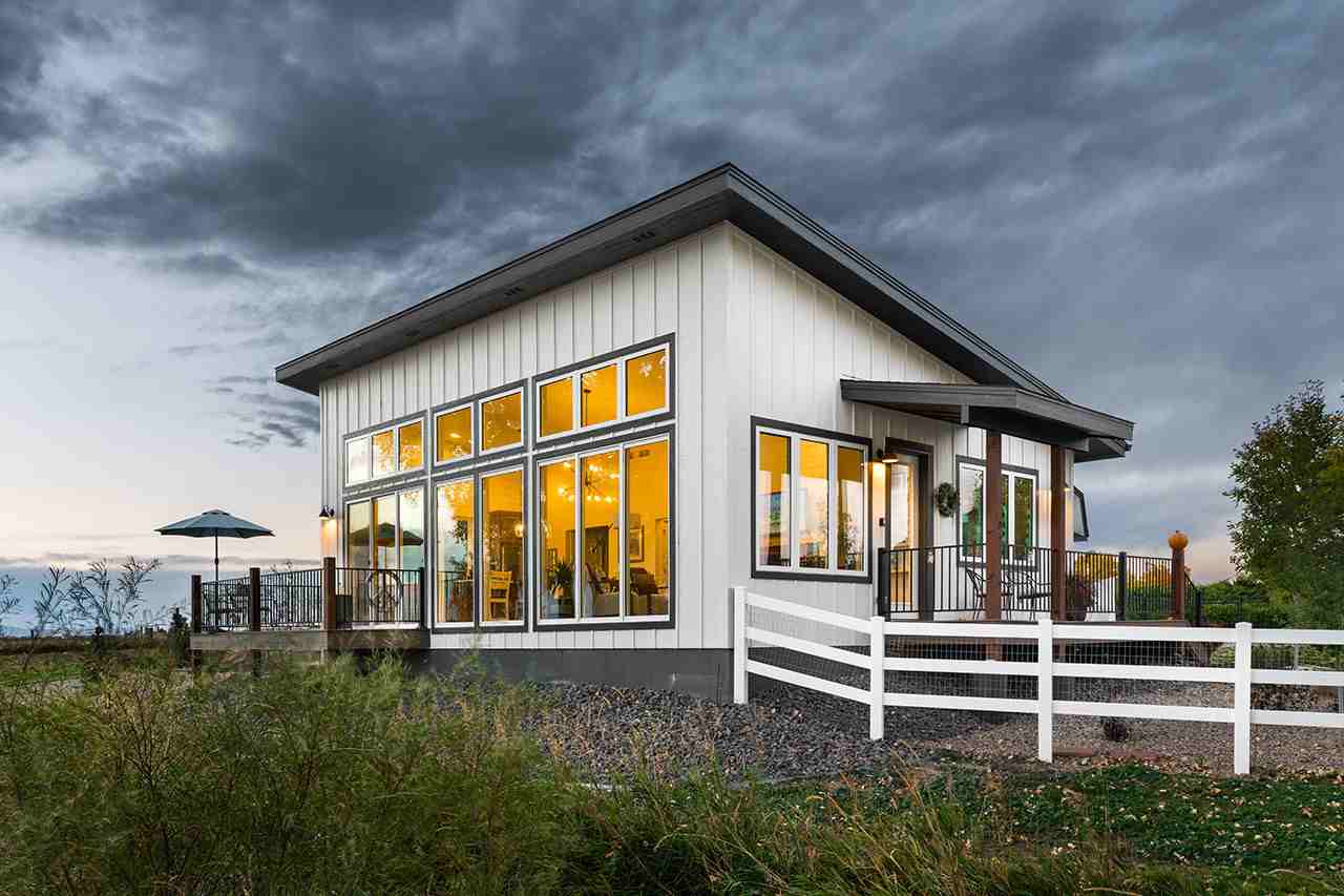 How big is a 1000 square feet house?