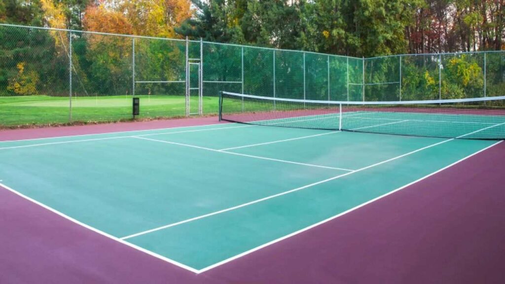 Standard tennis court